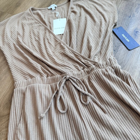 NWT OLIVIA GREY Tan Ribbed Wrap Front Romper Pockets Women's Size Medium - Picture 3 of 6